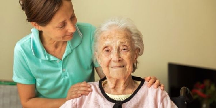 Cuidado de personas mayores a domicilio Senniors Almería