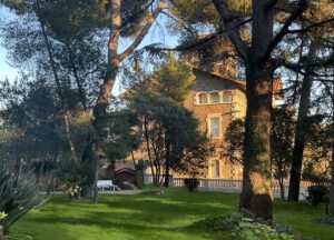 Centro de día El Meu Jardí edificio y jardín