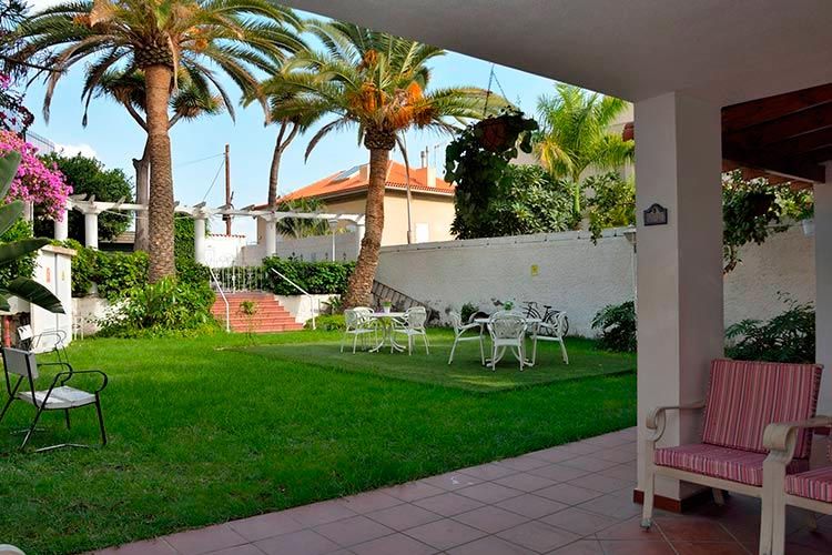 Residencia Granada Andalusí jardín